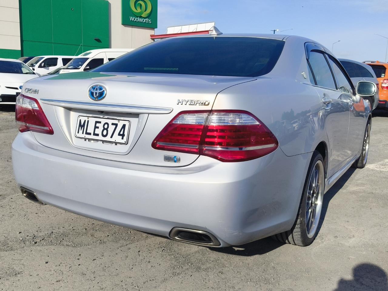 2010 Toyota Crown thumbnail