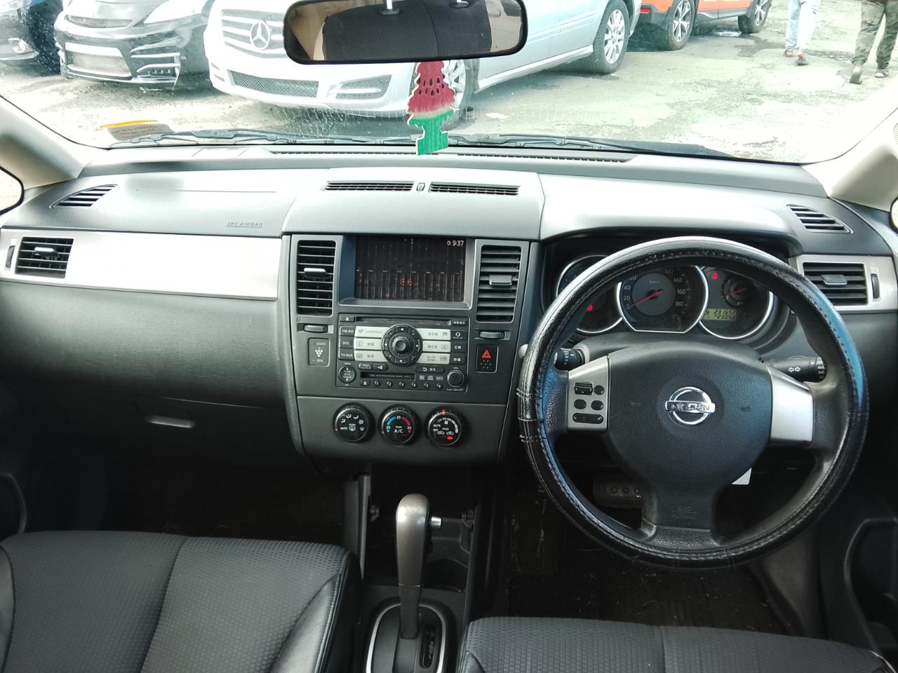 2005 Nissan Tiida thumbnail