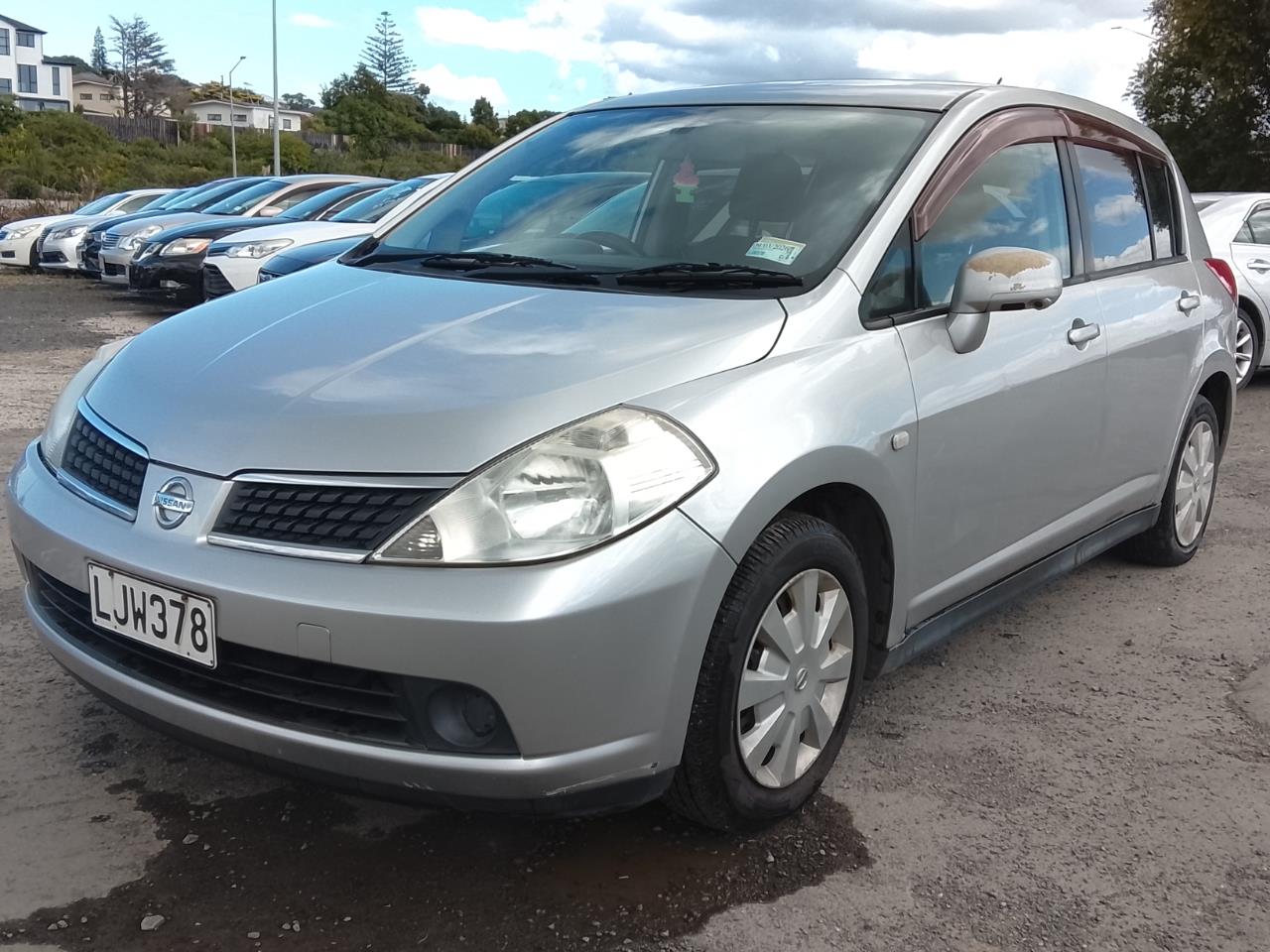 2005 Nissan Tiida thumbnail