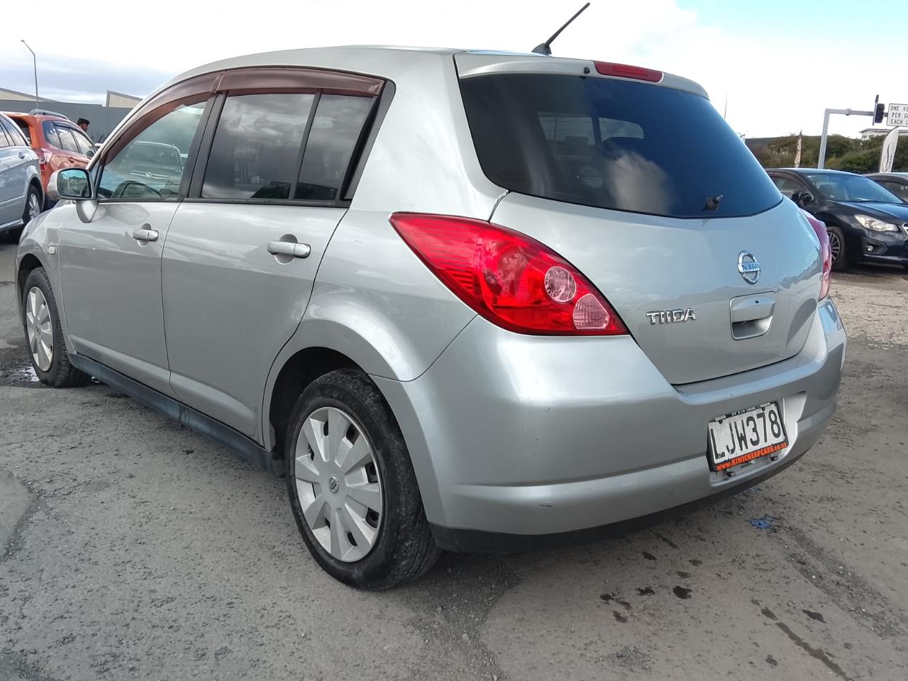 2005 Nissan Tiida thumbnail