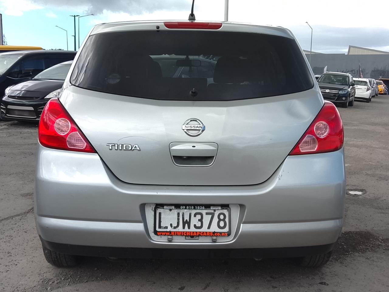 2005 Nissan Tiida thumbnail