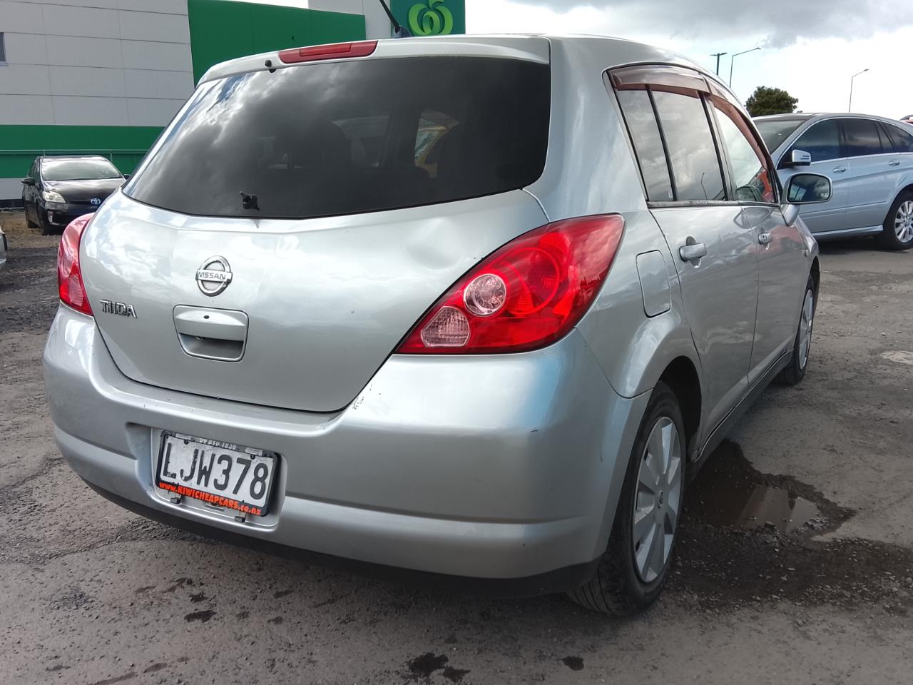 2005 Nissan Tiida thumbnail