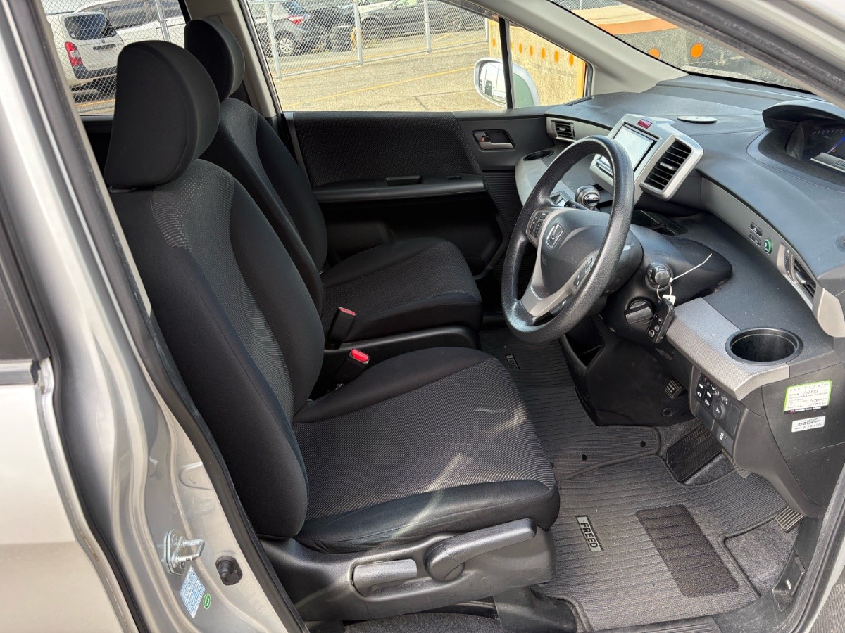 2013 Honda Freed thumbnail