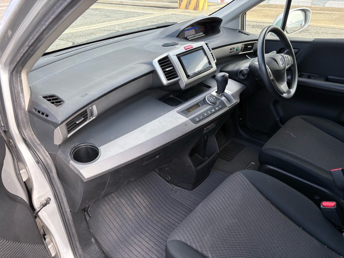 2013 Honda Freed thumbnail