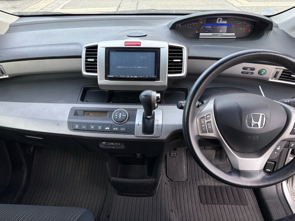 2013 Honda Freed thumbnail