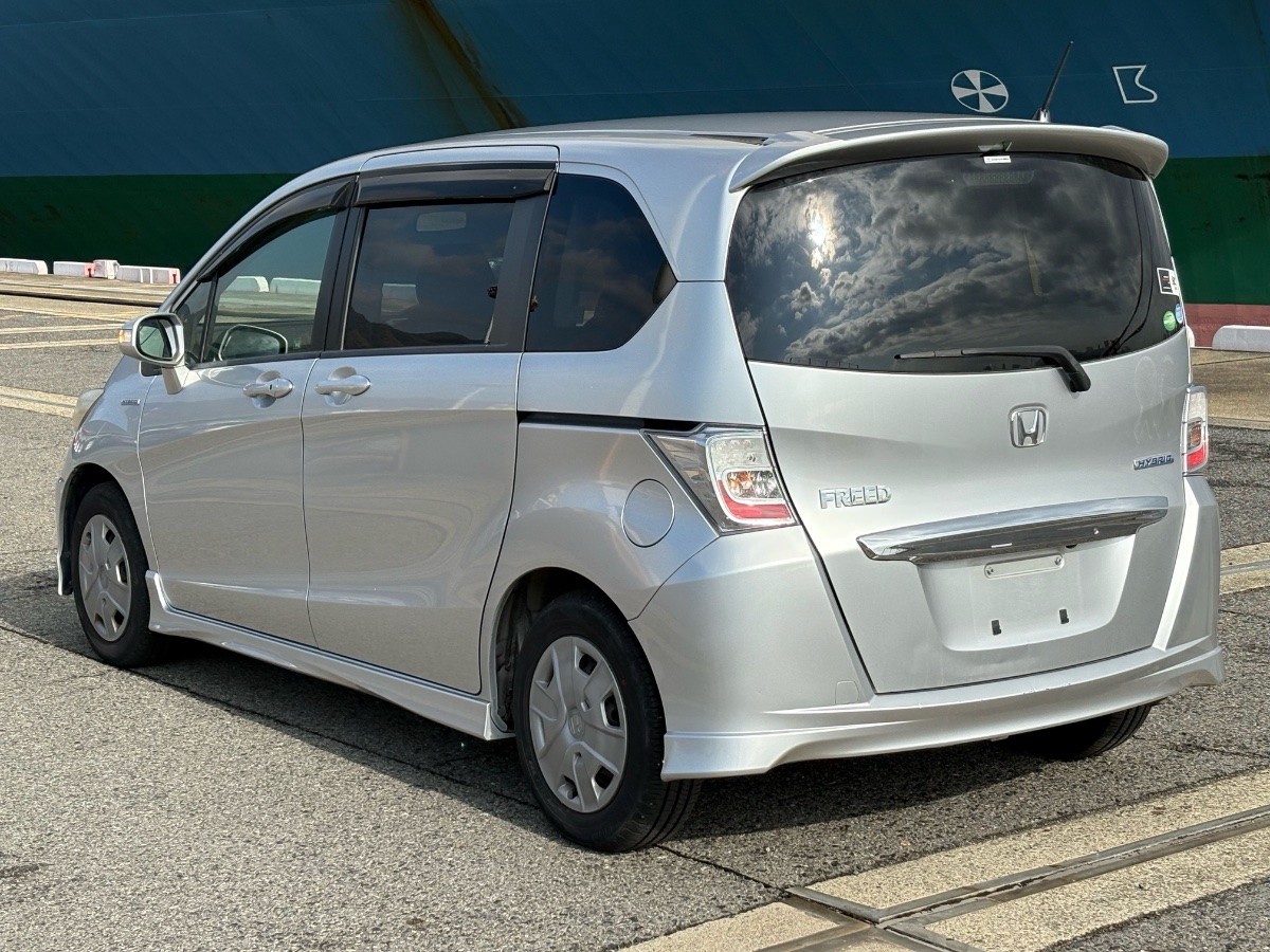 2013 Honda Freed thumbnail