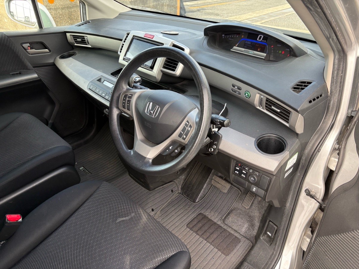 2013 Honda Freed thumbnail
