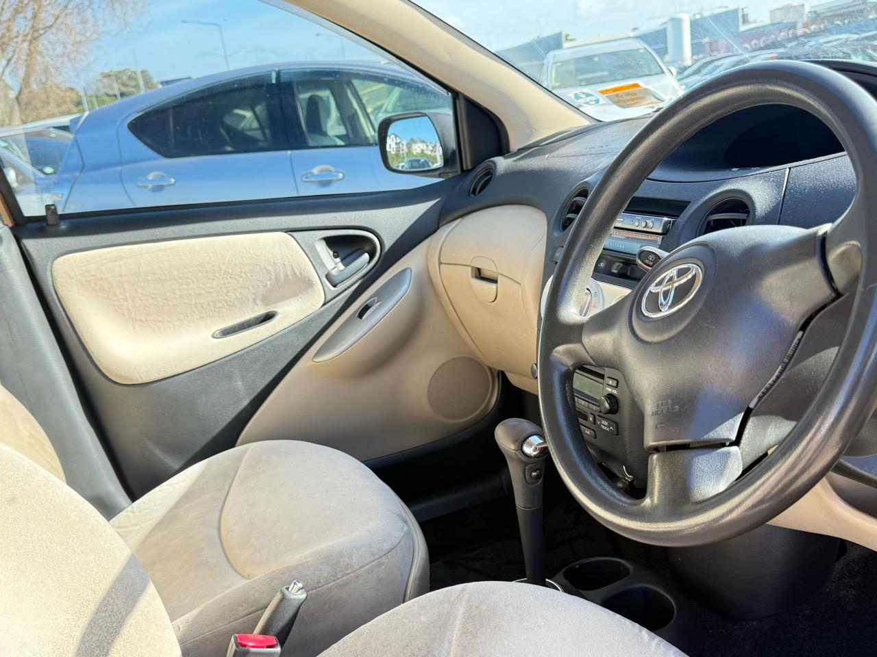 2004 Toyota Vitz thumbnail