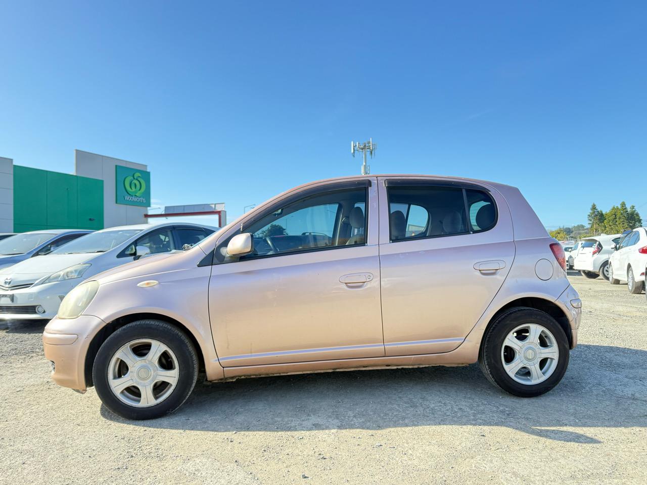 2004 Toyota Vitz thumbnail