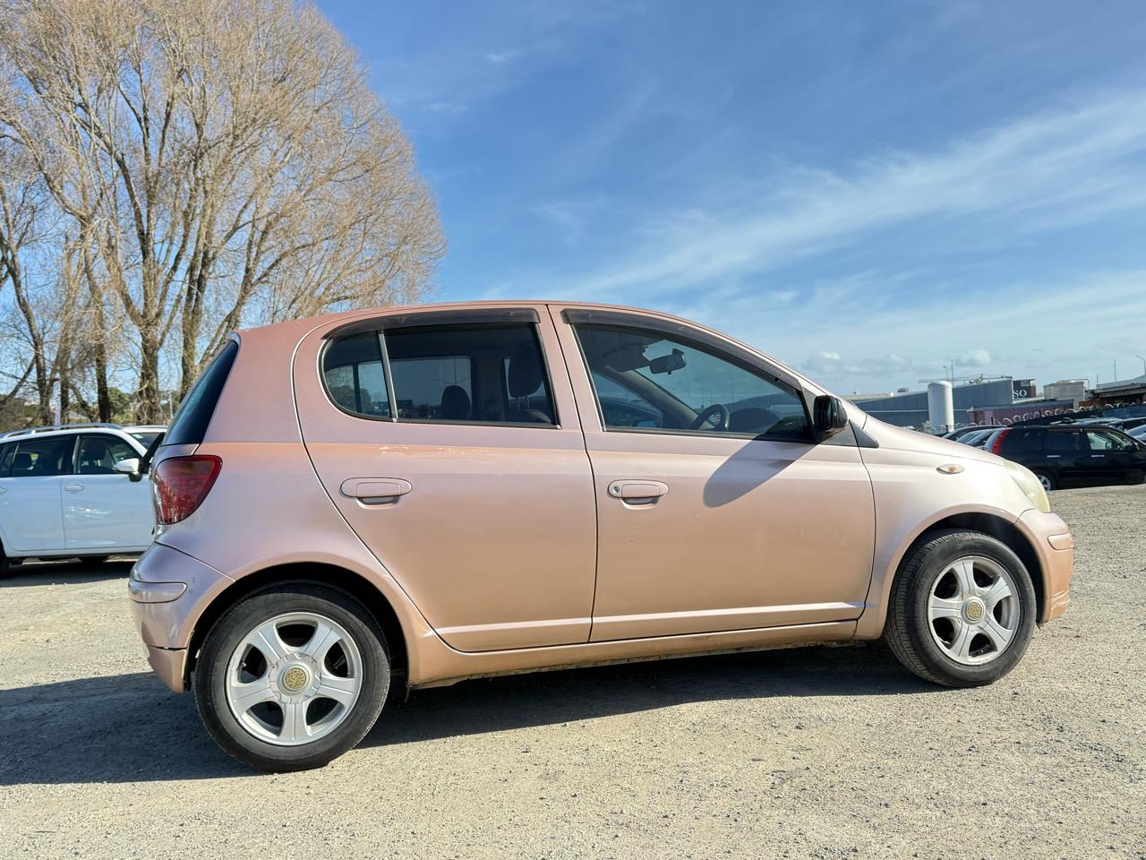 2004 Toyota Vitz thumbnail