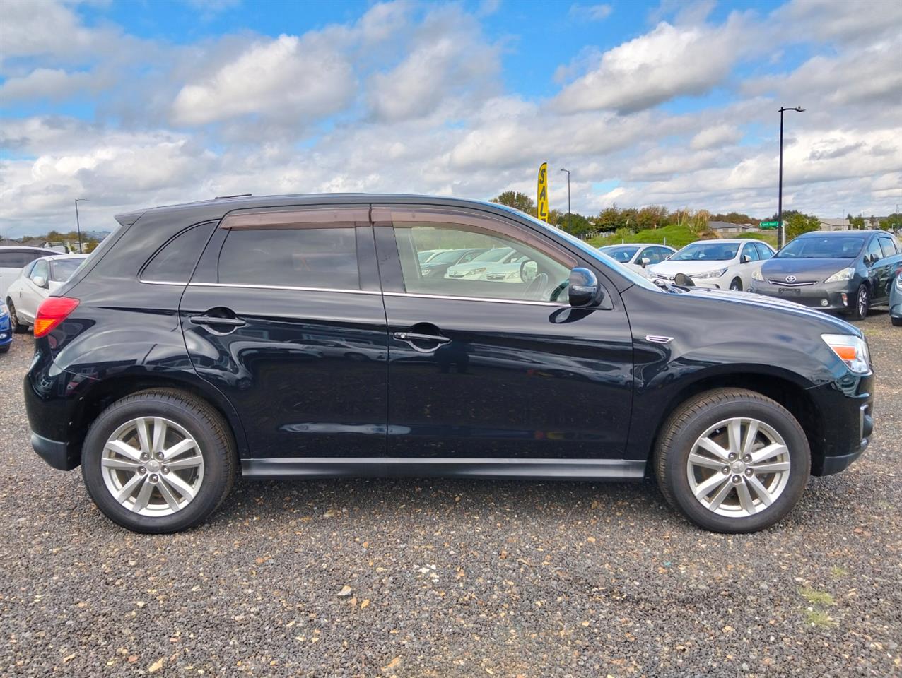 2013 Mitsubishi RVR thumbnail