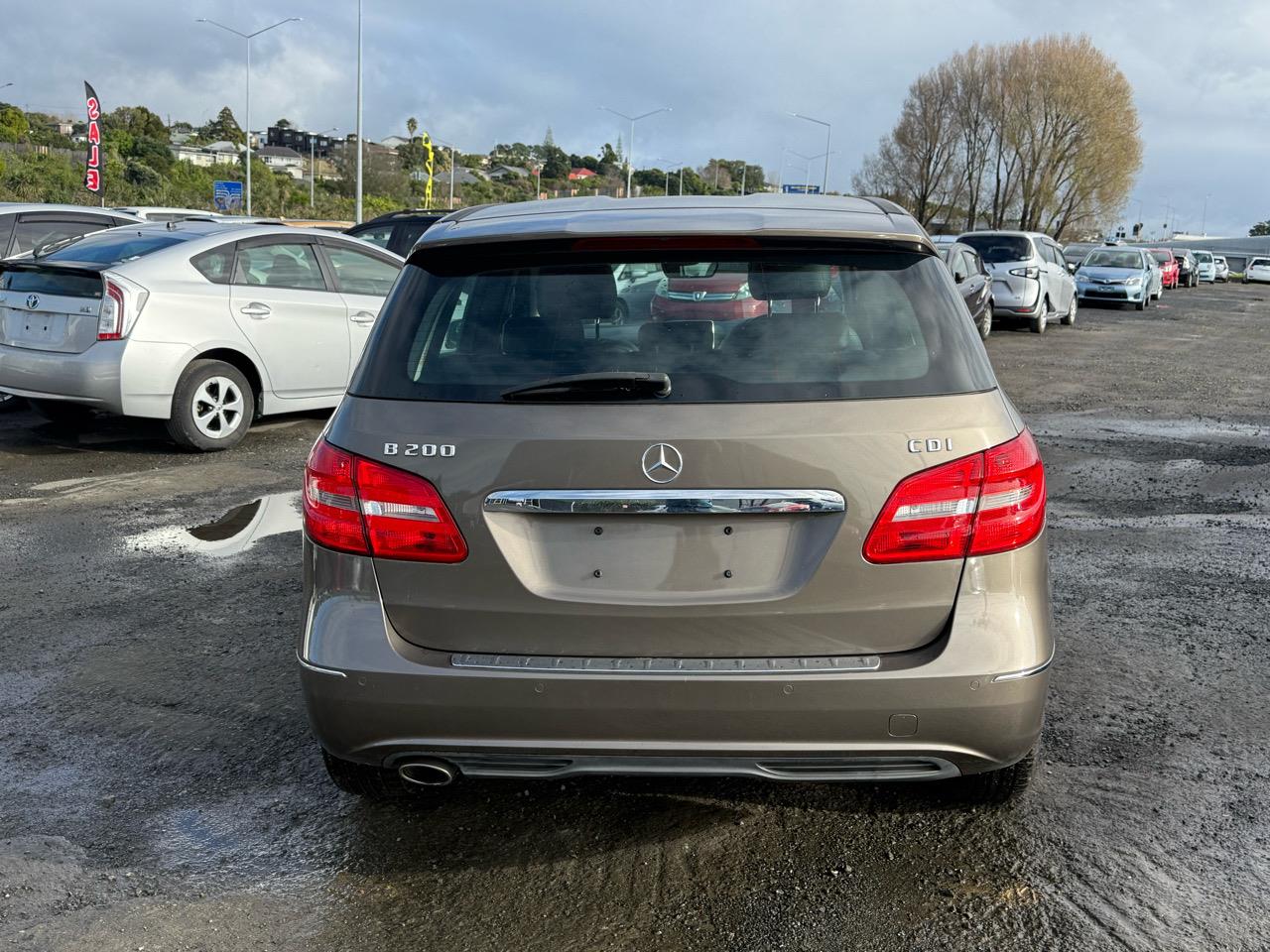 2012 Mercedes-Benz B thumbnail