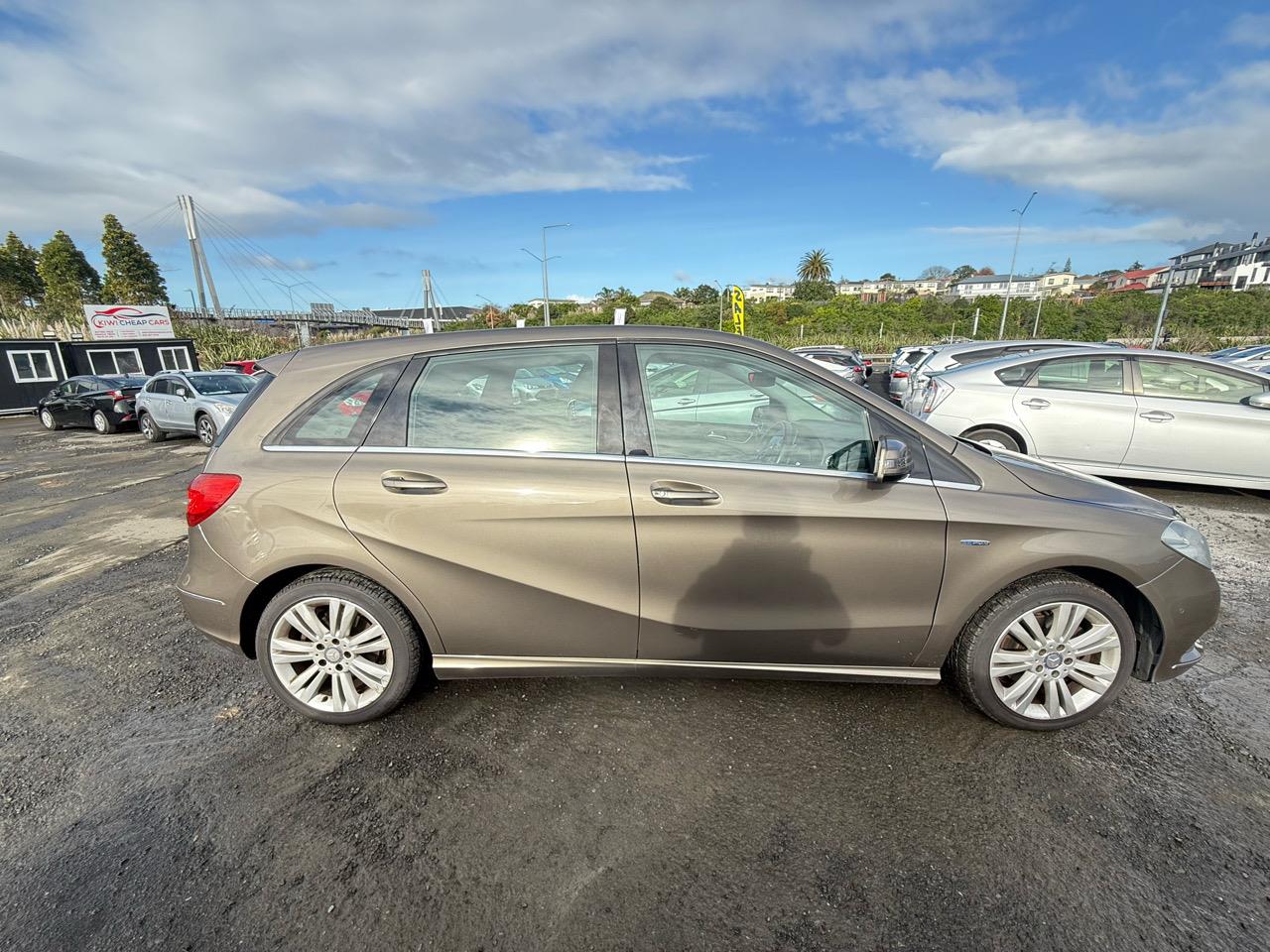 2012 Mercedes-Benz B thumbnail