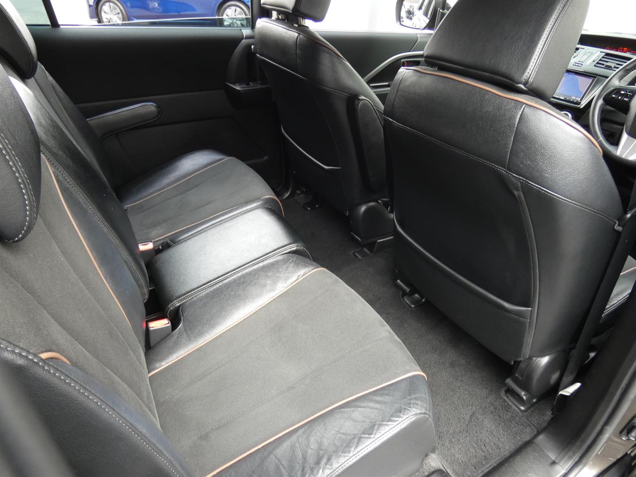 2016 Mazda Premacy thumbnail