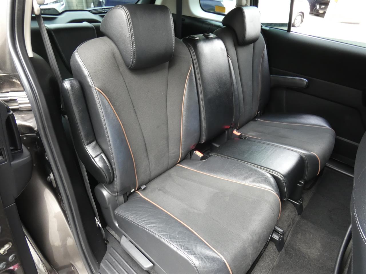 2016 Mazda Premacy thumbnail