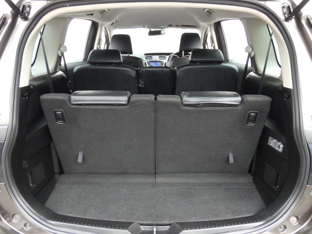 2016 Mazda Premacy thumbnail
