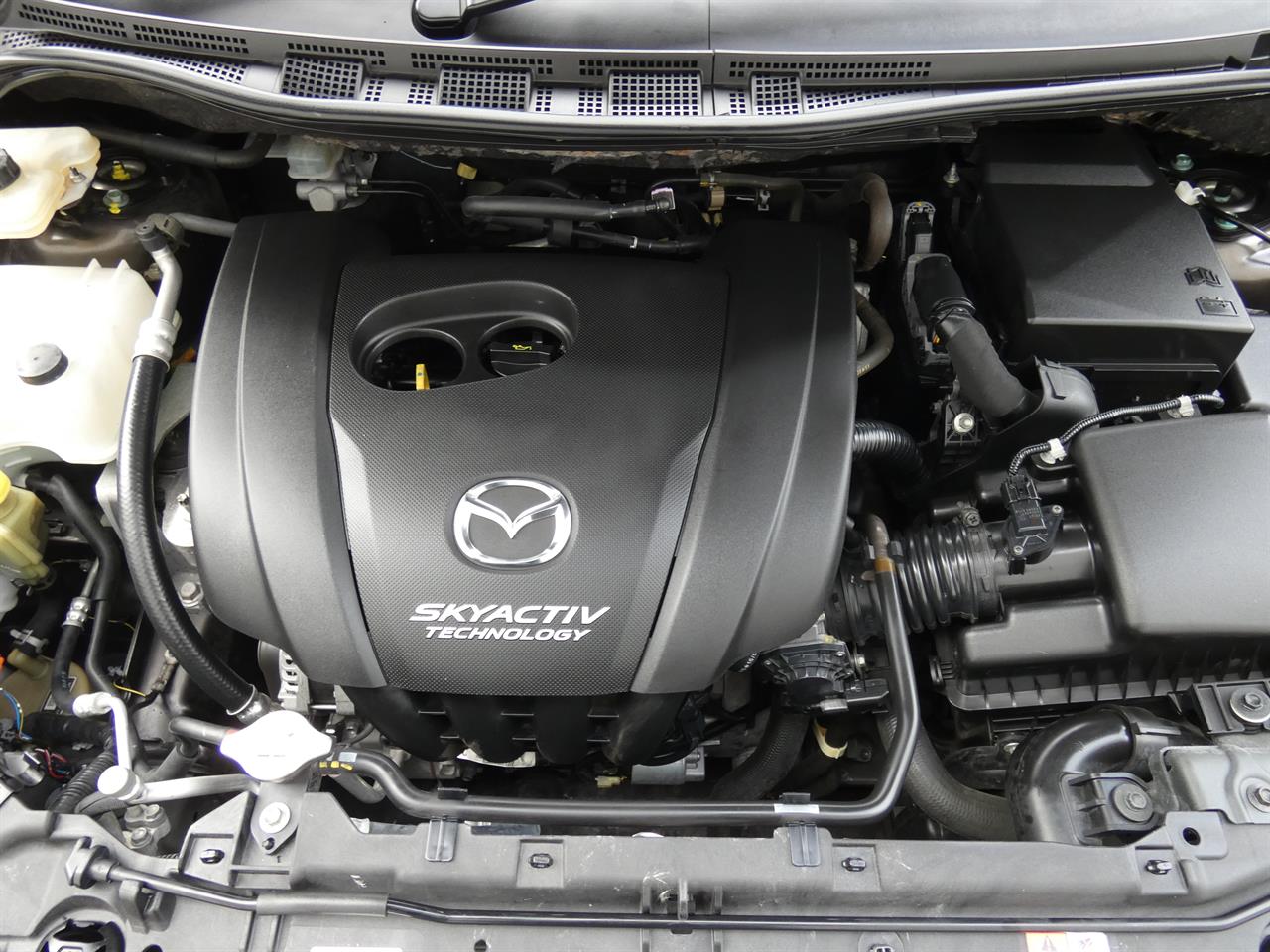 2016 Mazda Premacy thumbnail