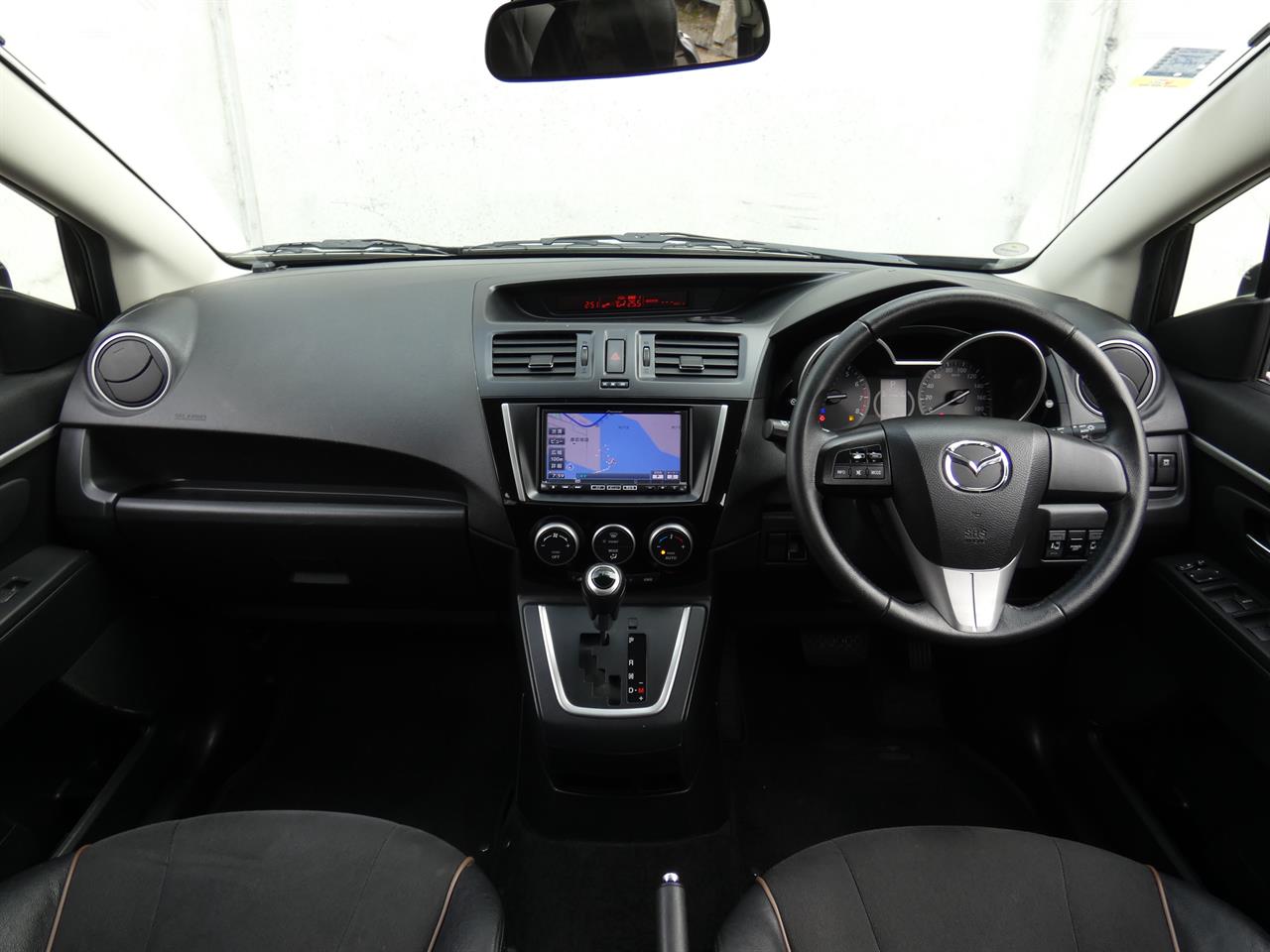 2016 Mazda Premacy thumbnail