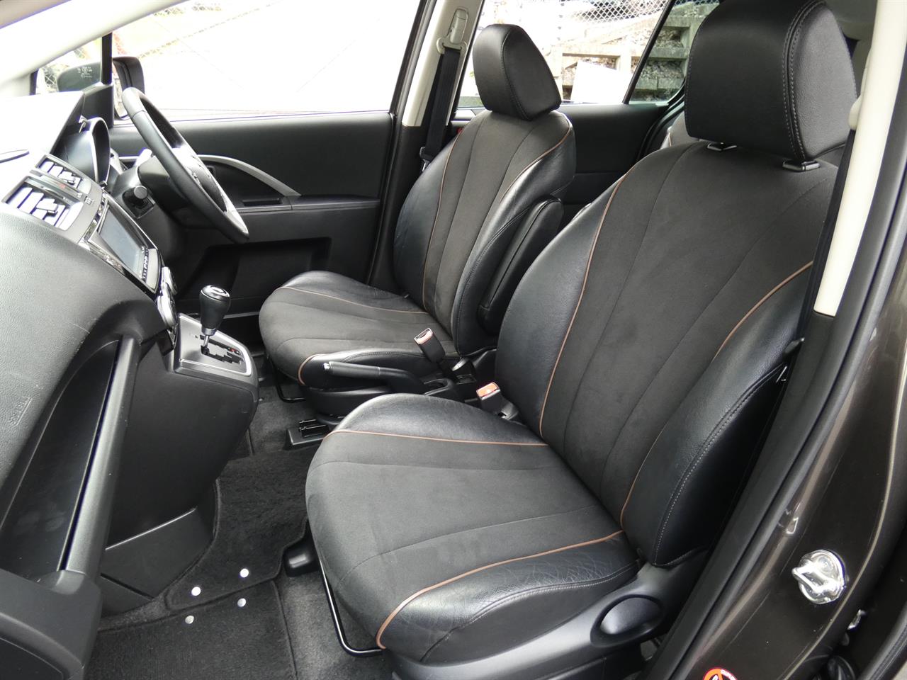 2016 Mazda Premacy thumbnail