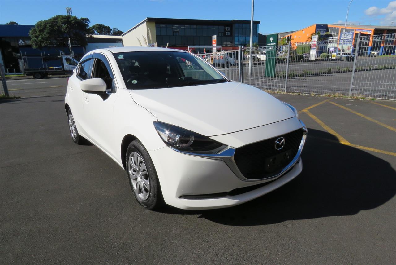 2021 Mazda 2 thumbnail