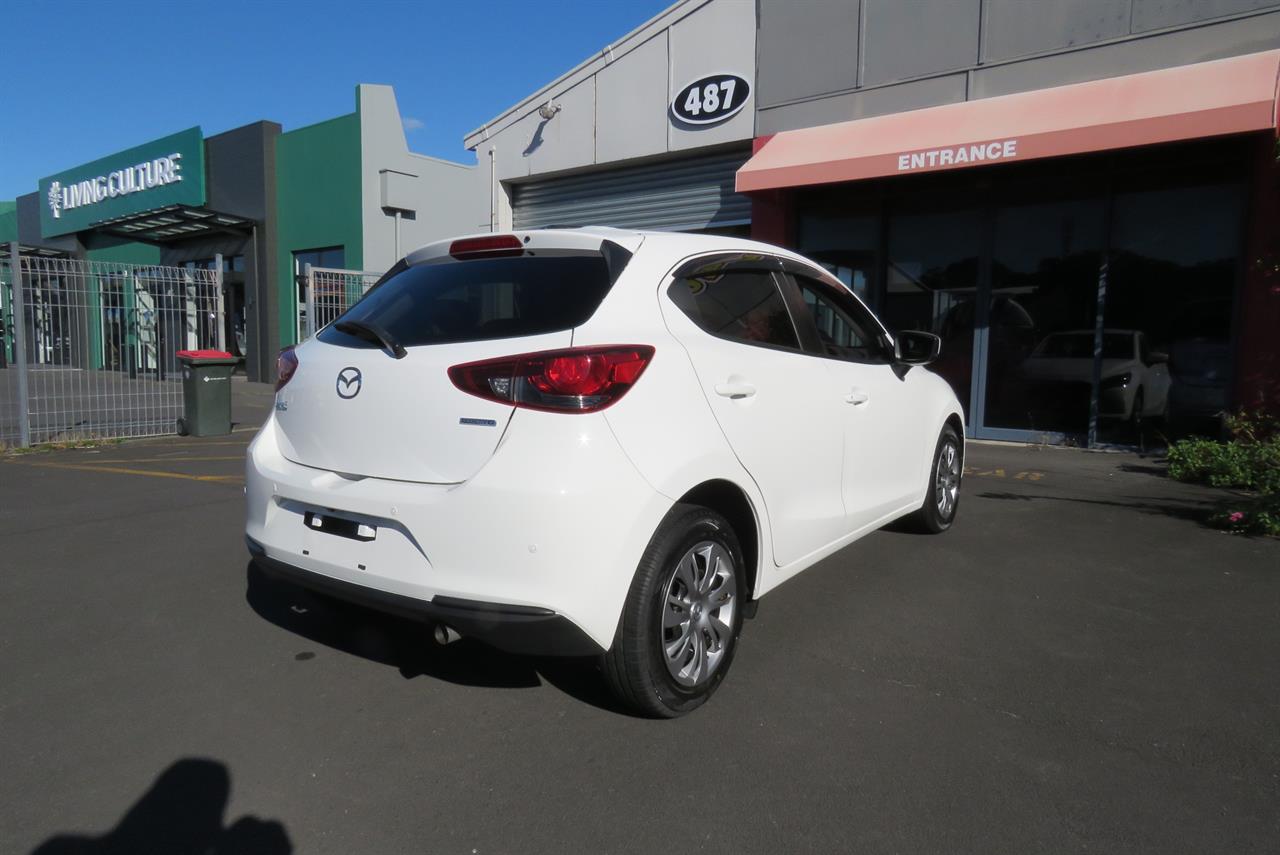 2021 Mazda 2 thumbnail