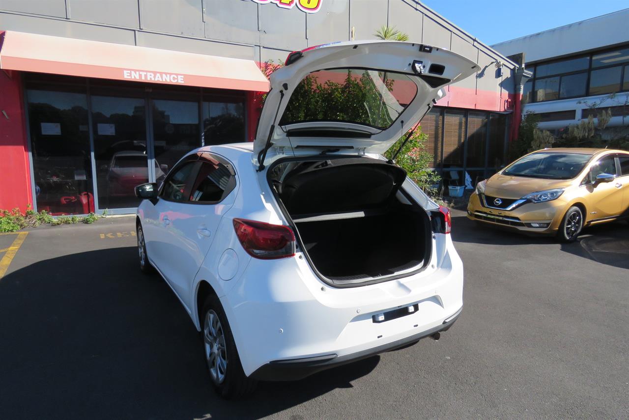 2021 Mazda 2 thumbnail