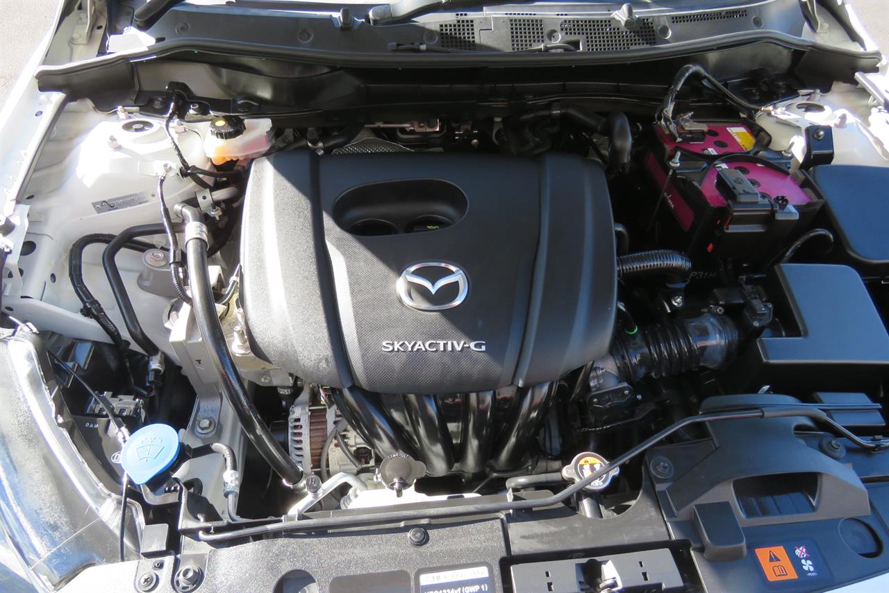 2021 Mazda 2 thumbnail