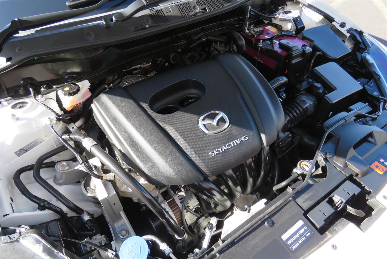 2021 Mazda 2 thumbnail
