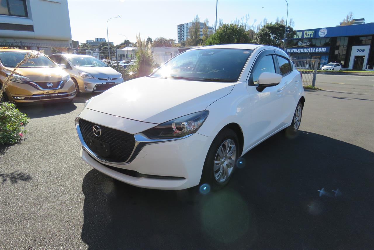 2021 Mazda 2 thumbnail