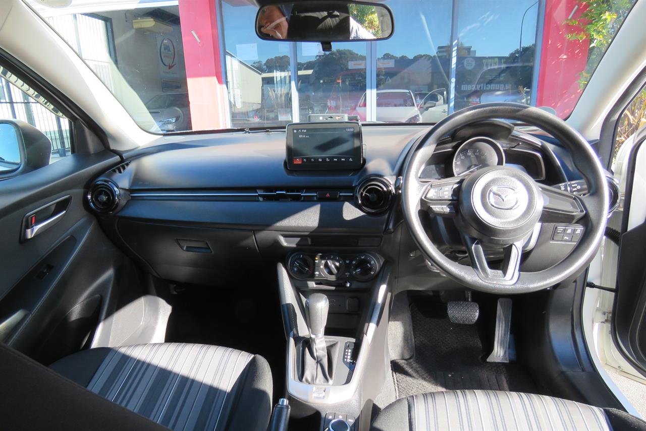 2021 Mazda 2 thumbnail