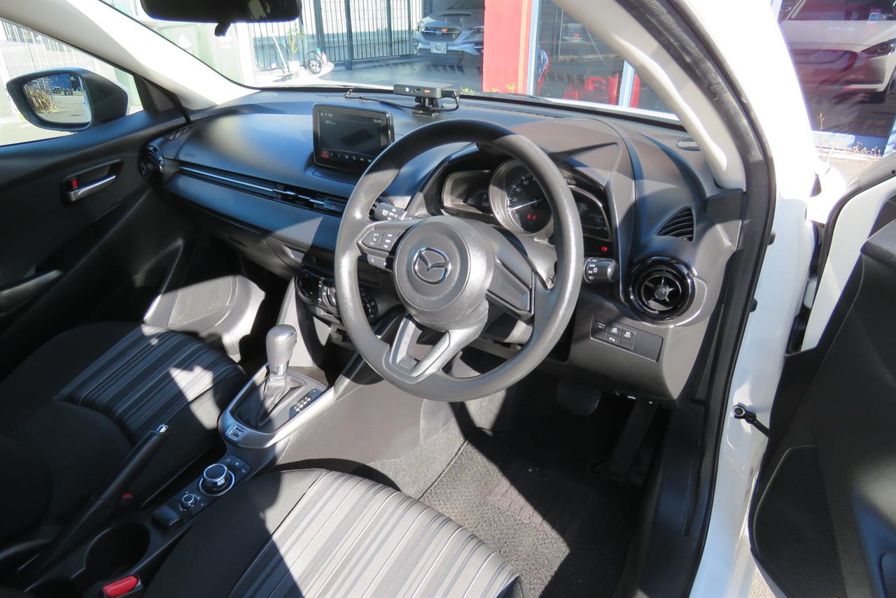 2021 Mazda 2 thumbnail