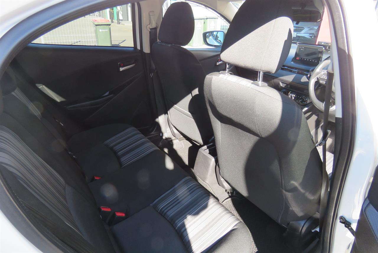 2021 Mazda 2 thumbnail