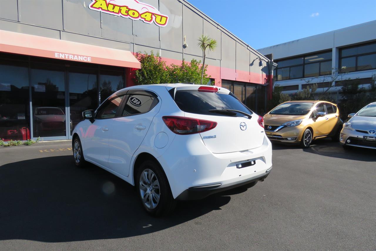 2021 Mazda 2 thumbnail