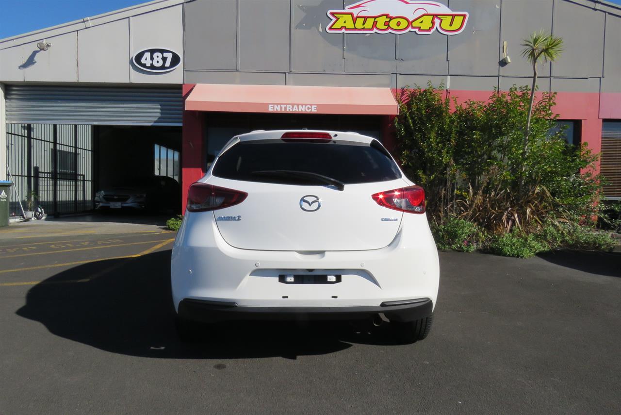 2021 Mazda 2 thumbnail
