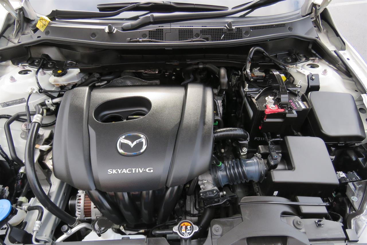 2021 Mazda 2 thumbnail