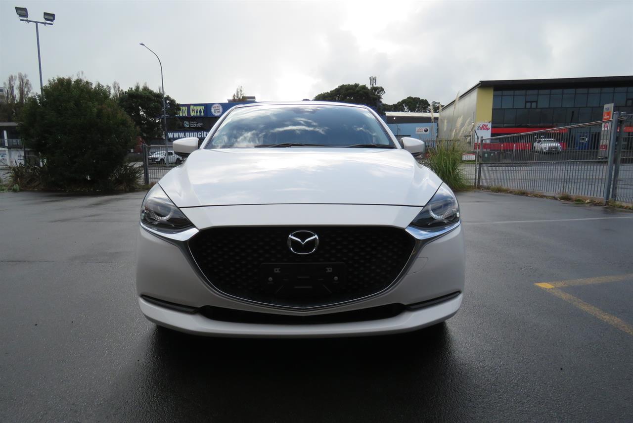 2021 Mazda 2 thumbnail