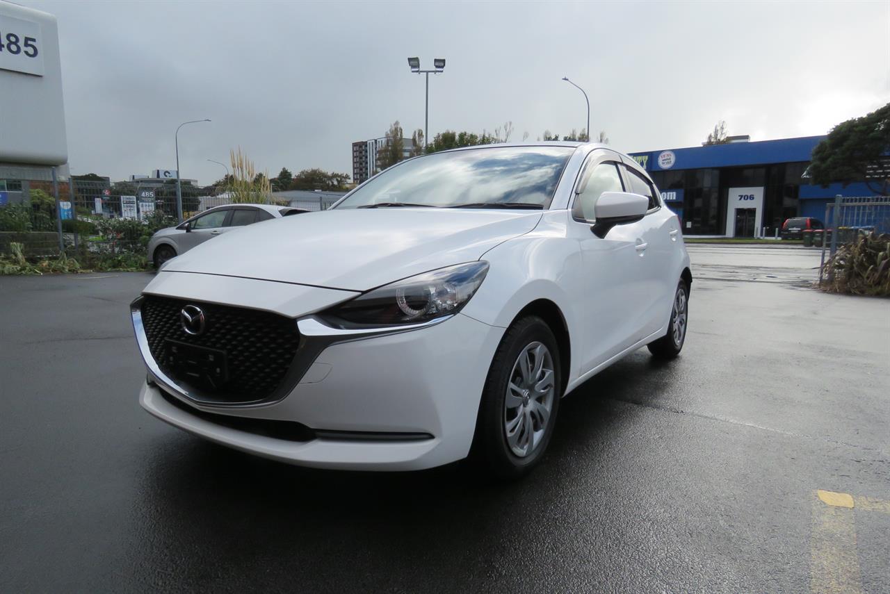 2021 Mazda 2 thumbnail