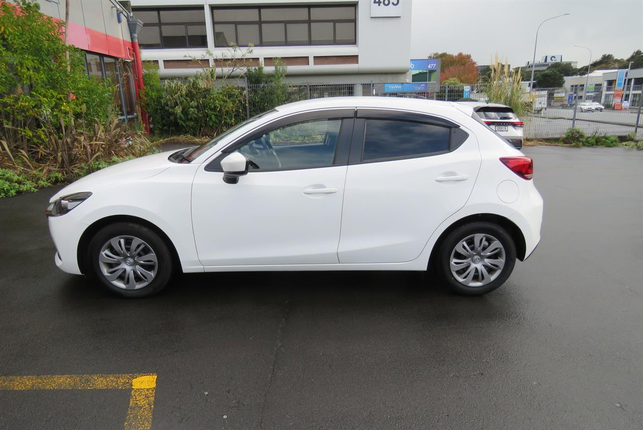 2021 Mazda 2 thumbnail