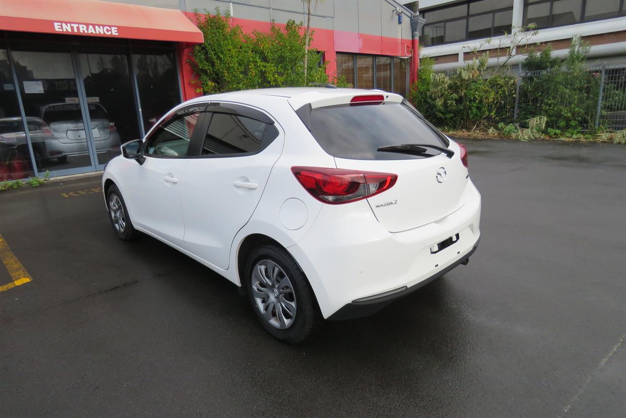2021 Mazda 2 thumbnail