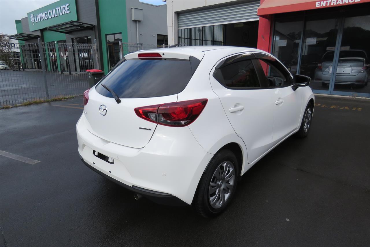 2021 Mazda 2 thumbnail