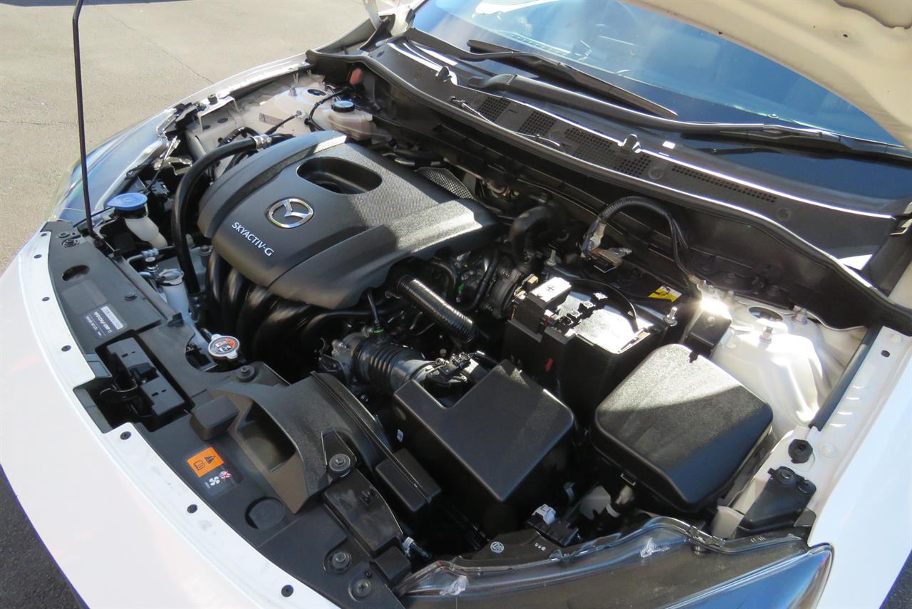 2020 Mazda 2 thumbnail