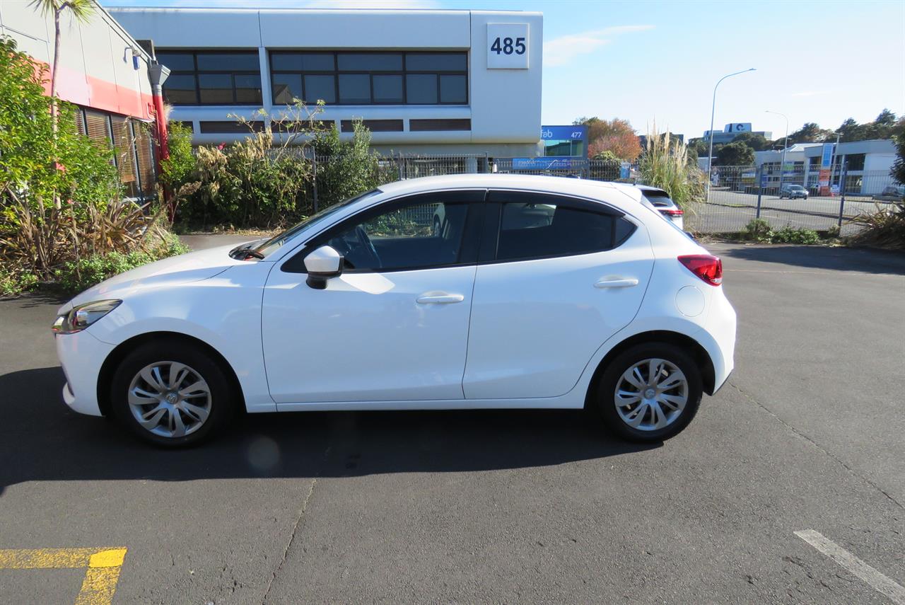 2020 Mazda 2 thumbnail