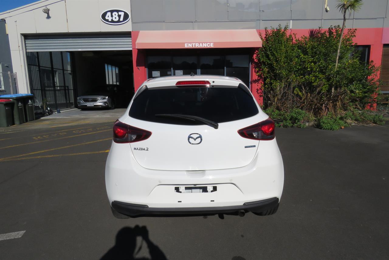 2020 Mazda 2 thumbnail