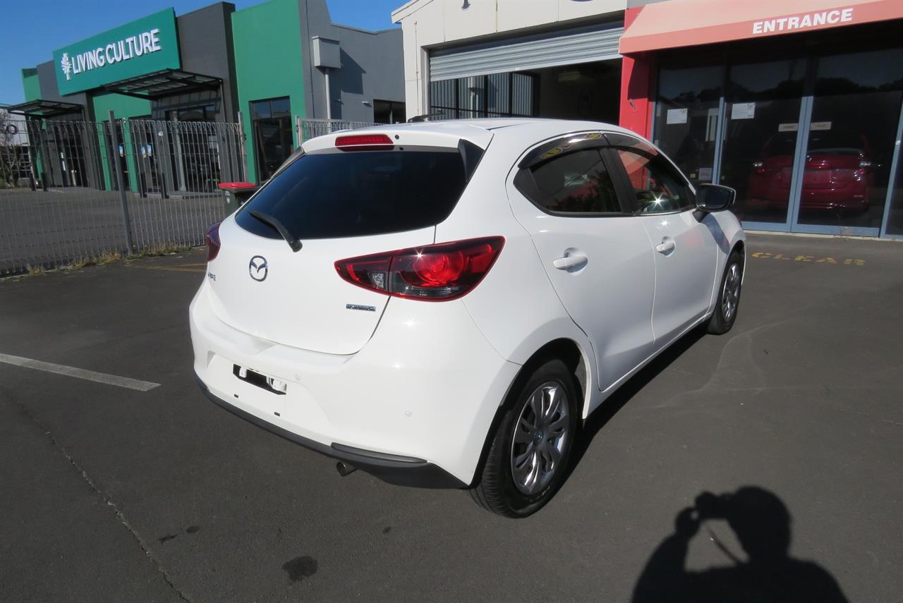 2020 Mazda 2 thumbnail