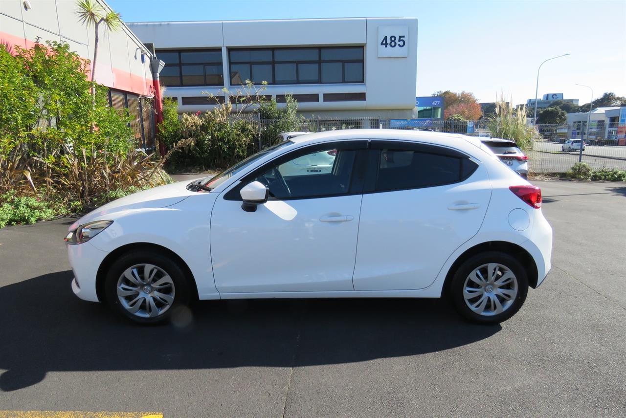 2020 Mazda 2 thumbnail