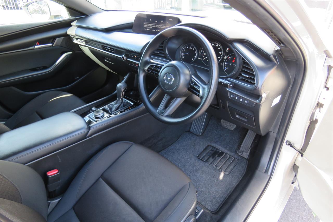 2023 Mazda 3 thumbnail