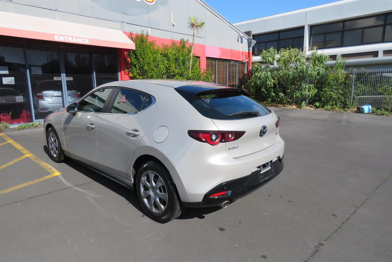 2023 Mazda 3 thumbnail