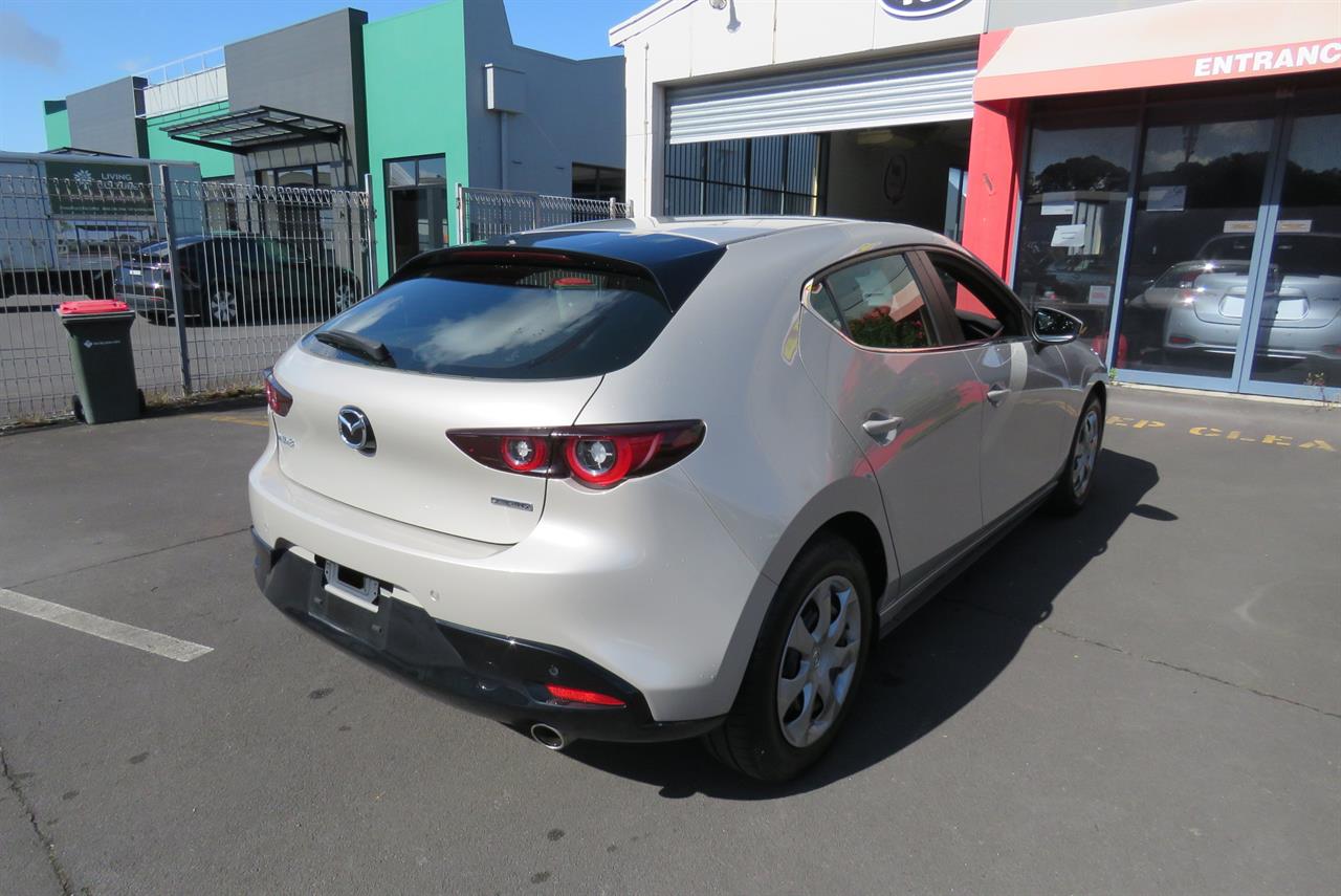 2023 Mazda 3 thumbnail