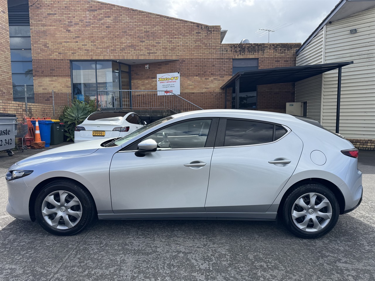 2023 Mazda 3 thumbnail