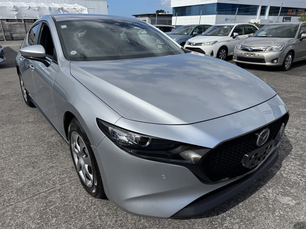 2023 Mazda 3 thumbnail
